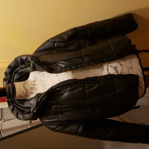 Fashion Nova beautiful puffer type coat size small - Picture 3 of 9